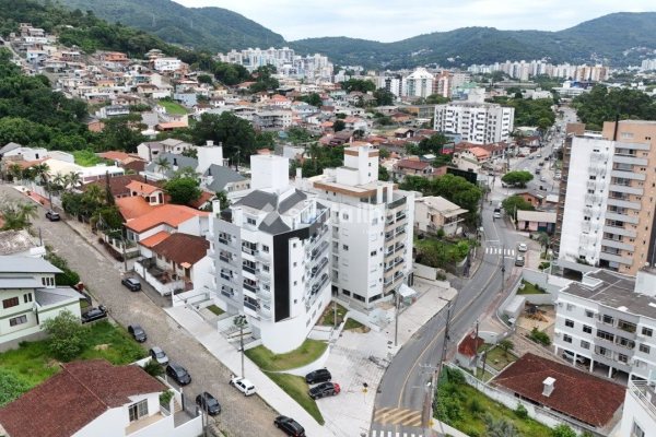 Apartamento à venda com 93m², 3 quartos, 1 suíte, 2 vagas no bairro Itacorubi em Florianópolis