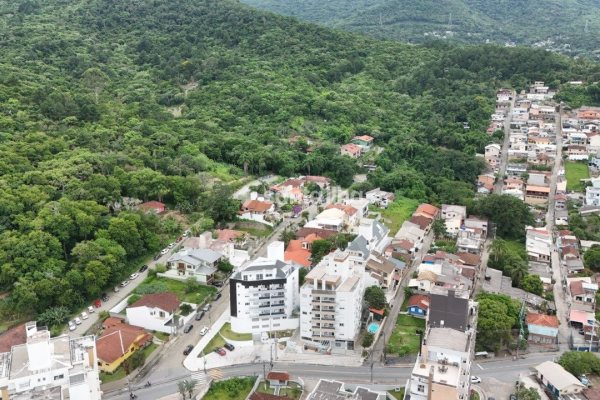 Apartamento à venda com 93m², 3 quartos, 1 suíte, 2 vagas no bairro Itacorubi em Florianópolis