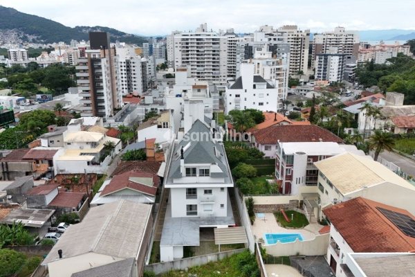 Apartamento à venda com 93m², 3 quartos, 1 suíte, 2 vagas no bairro Itacorubi em Florianópolis