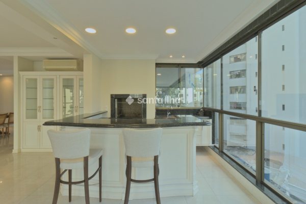 Apartamento à venda com 229m², 3 quartos, 3 suítes, 3 vagas no bairro Centro em Florianópolis