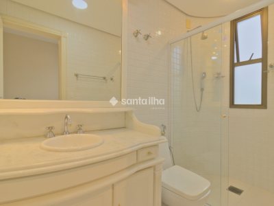 Apartamento à venda com 229m², 3 quartos, 3 suítes, 3 vagas no bairro Centro em Florianópolis - Foto 39