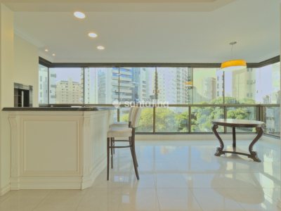Apartamento à venda com 229m², 3 quartos, 3 suítes, 3 vagas no bairro Centro em Florianópolis - Foto 4
