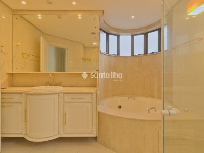 Apartamento à venda com 229m², 3 quartos, 3 suítes, 3 vagas no bairro Centro em Florianópolis - Foto 41