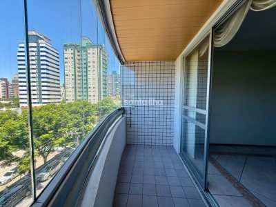 Apartamento à venda com 113m², 3 quartos, 1 suíte, 2 vagas no bairro Centro em Florianópolis - Foto 4