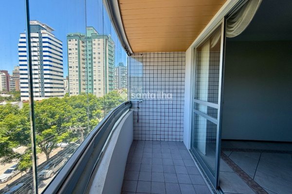Apartamento à venda com 113m², 3 quartos, 1 suíte, 2 vagas no bairro Centro em Florianópolis