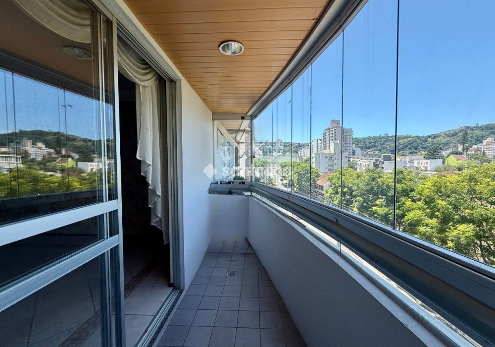 Apartamento à venda com 113m², 3 quartos, 1 suíte, 2 vagas no bairro Centro em Florianópolis - Foto 1