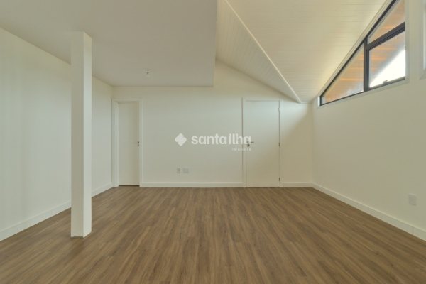 Cobertura à venda com 224m², 4 quartos, 4 suítes, 2 vagas no bairro Cachoeira do Bom Jesus em Florianópolis