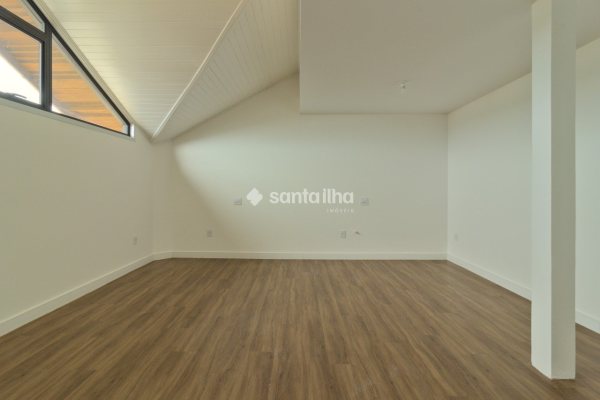 Cobertura à venda com 224m², 4 quartos, 4 suítes, 2 vagas no bairro Cachoeira do Bom Jesus em Florianópolis