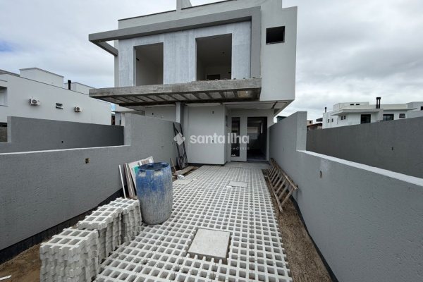 Casa à venda com 135m², 2 quartos, 2 suítes, 2 vagas no bairro Campeche em Florianópolis