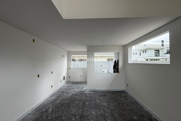 Casa à venda com 135m², 2 quartos, 2 suítes, 2 vagas no bairro Campeche em Florianópolis