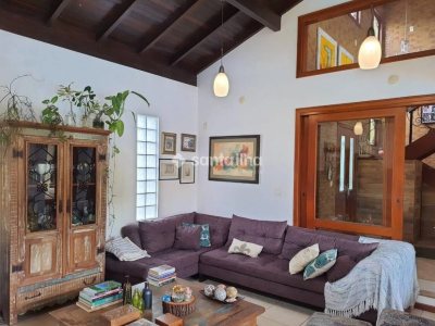 Casa à venda com 263m², 3 quartos, 1 suíte, 4 vagas no bairro Lagoa da Conceição em Florianópolis - Foto 2