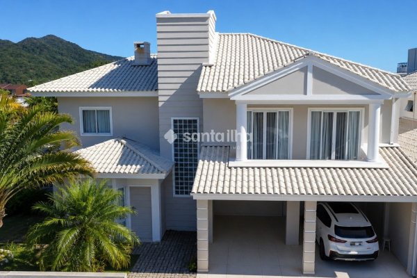 Casa à venda com 217m², 3 quartos, 1 suíte, 2 vagas no bairro Morro das Pedras em Florianópolis