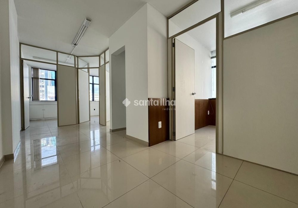 Sala/Conjunto à venda com 59m², 1 vaga no bairro Centro em Florianópolis - Foto 1