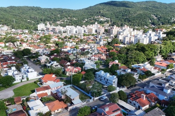 Terreno à venda com 435m² no bairro Córrego Grande em Florianópolis