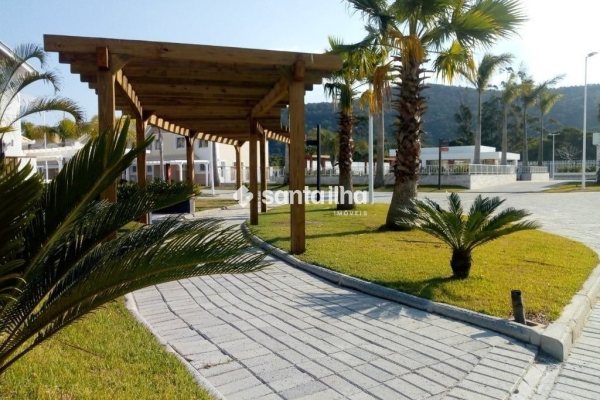 Casa à venda com 96m², 3 quartos, 1 suíte, 2 vagas no bairro Morro das Pedras em Florianópolis