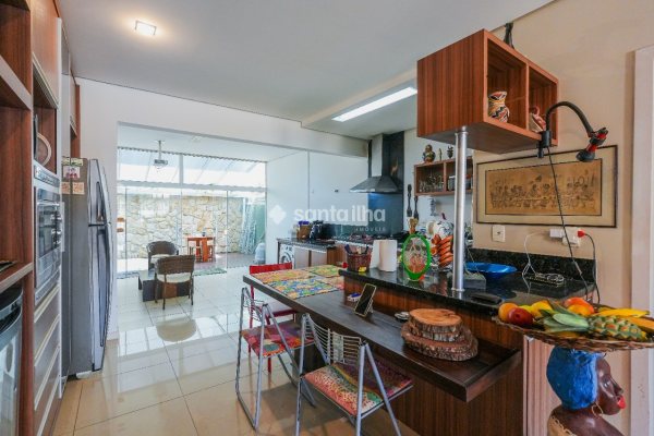 Casa à venda com 151m², 2 quartos, 1 suíte, 2 vagas no bairro Lagoa da Conceição em Florianópolis