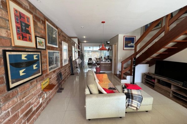 Casa à venda com 151m², 2 quartos, 1 suíte, 2 vagas no bairro Lagoa da Conceição em Florianópolis