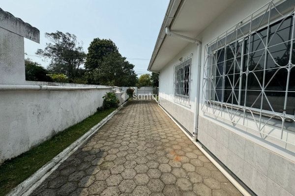 Casa à venda com 135m², 4 quartos, 1 suíte, 4 vagas no bairro Morro das Pedras em Florianópolis