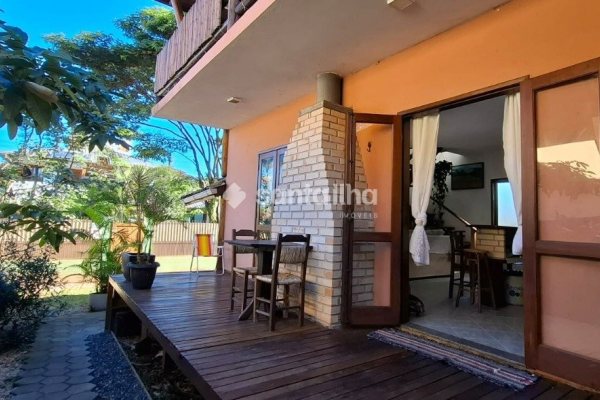 Casa à venda com 94m², 2 quartos, 2 vagas no bairro Campeche em Florianópolis