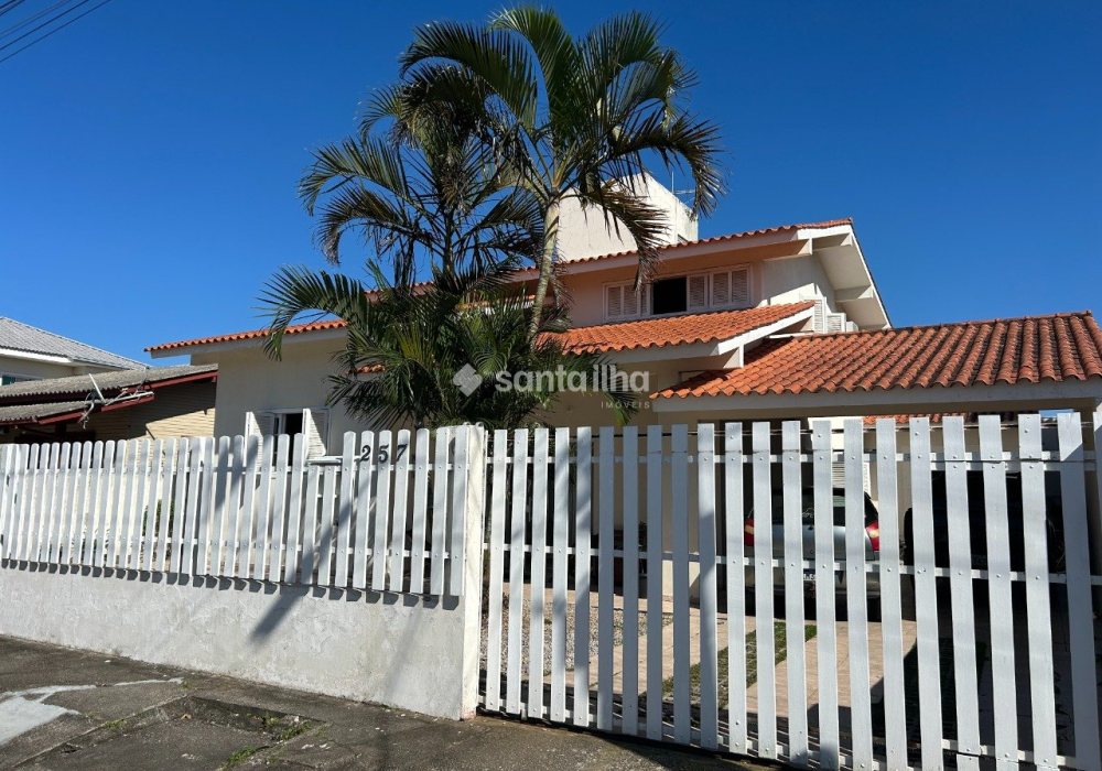 Casa à venda com 300m², 4 quartos, 2 suítes, 2 vagas no bairro Campeche em Florianópolis - Foto 1