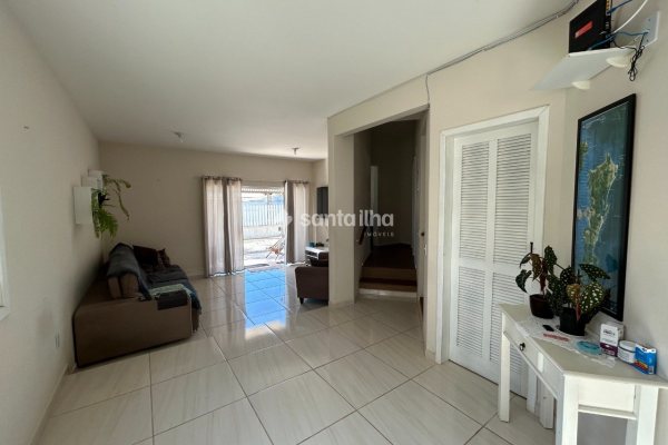 Casa à venda com 300m², 4 quartos, 2 suítes, 2 vagas no bairro Campeche em Florianópolis