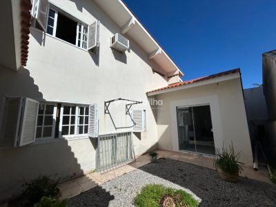 Casa à venda com 300m², 4 quartos, 2 suítes, 2 vagas no bairro Campeche em Florianópolis - Foto 24