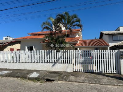 Casa à venda com 300m², 4 quartos, 2 suítes, 2 vagas no bairro Campeche em Florianópolis - Foto 2
