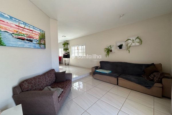Casa à venda com 300m², 4 quartos, 2 suítes, 2 vagas no bairro Campeche em Florianópolis