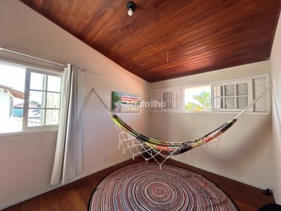 Casa à venda com 300m², 4 quartos, 2 suítes, 2 vagas no bairro Campeche em Florianópolis - Foto 12
