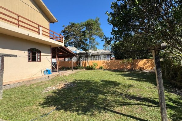 Casa à venda com 100m², 4 quartos, 2 vagas no bairro Pântano do Sul em Florianópolis