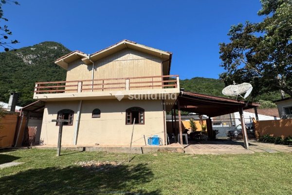 Casa à venda com 100m², 4 quartos, 2 vagas no bairro Pântano do Sul em Florianópolis