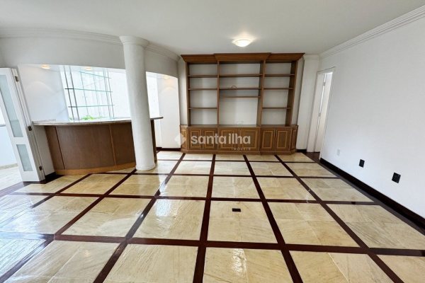Apartamento à venda com 140m², 3 quartos, 1 suíte, 1 vaga no bairro Agronômica em Florianópolis