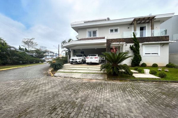 Casa em Condomínio à venda com 312m², 4 quartos, 1 suíte, 2 vagas no bairro Campeche Leste em Florianópolis