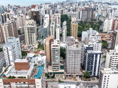 Apartamento à venda com 131m², 3 quartos, 1 suíte, 2 vagas no bairro Centro em Florianópolis - Foto 2