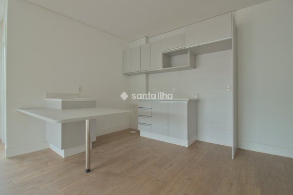 Studio à venda com 50m², 1 quarto, 1 vaga no bairro Saco Grande em Florianópolis