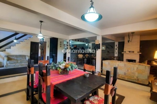 Casa à venda com 280m², 4 quartos, 1 suíte, 5 vagas no bairro Morro das Pedras em Florianópolis