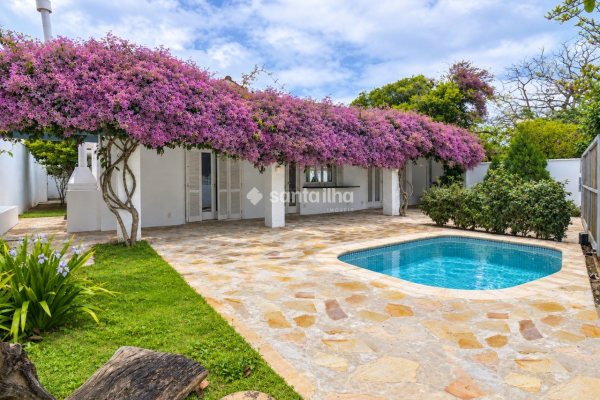 Casa à venda com 180m², 3 quartos, 3 suítes, 2 vagas no bairro Campeche em Florianópolis