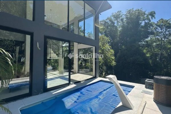Casa em Condomínio para alugar com 320m², 3 quartos, 2 suítes, 4 vagas no bairro Campeche em Florianópolis