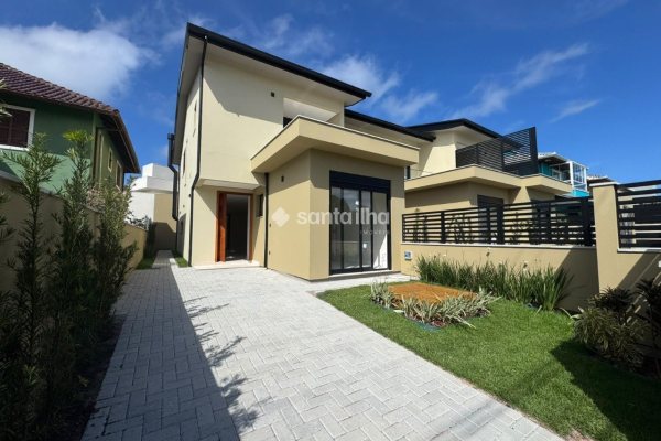 Casa à venda com 130m², 4 quartos, 1 suíte, 2 vagas no bairro Campeche em Florianópolis