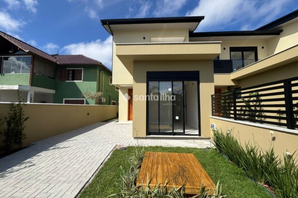 Casa à venda com 130m², 4 quartos, 1 suíte, 2 vagas no bairro Campeche em Florianópolis