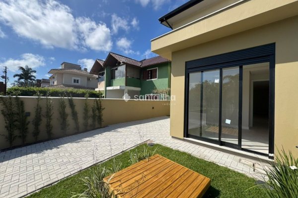 Casa à venda com 130m², 4 quartos, 1 suíte, 2 vagas no bairro Campeche em Florianópolis