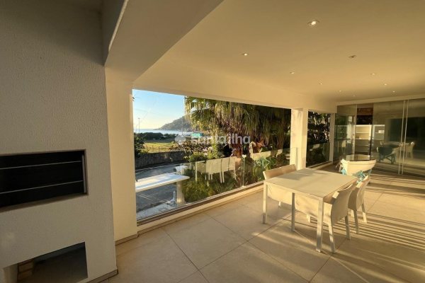 Casa à venda com 1.000m², 7 quartos, 7 suítes, 5 vagas no bairro Praia Brava em Florianópolis