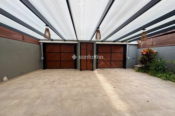 Casa à venda com 115m², 3 quartos, 2 suítes, 2 vagas no bairro Rio Tavares em Florianópolis