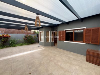 Casa à venda com 115m², 3 quartos, 2 suítes, 2 vagas no bairro Rio Tavares em Florianópolis - Foto 2