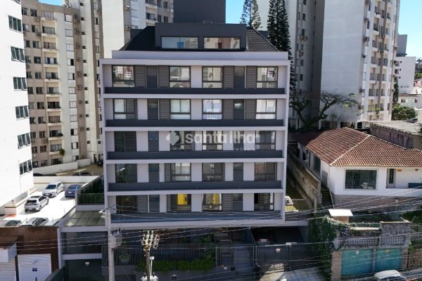Cobertura à venda com 102m², 3 quartos, 2 suítes, 1 vaga no bairro Centro em Florianópolis