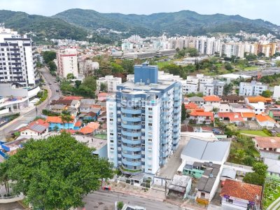 Apartamento à venda com 73m², 2 quartos, 1 suíte, 1 vaga no bairro Itacorubi em Florianópolis - Foto 4