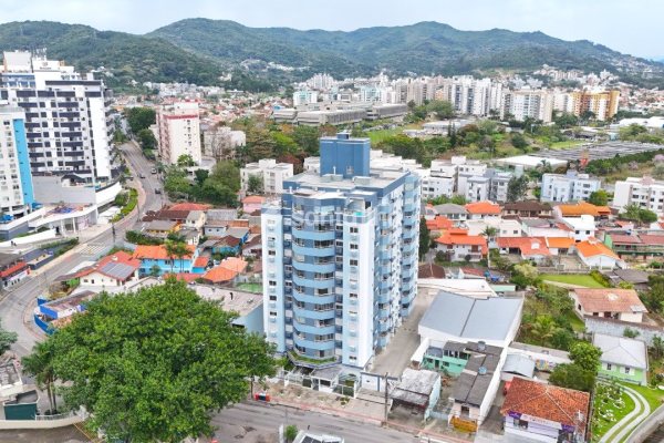 Apartamento à venda com 73m², 2 quartos, 1 suíte, 1 vaga no bairro Itacorubi em Florianópolis