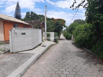 Casa à venda com 200m², 3 quartos, 2 suítes, 6 vagas no bairro Rio Tavares em Florianópolis - Foto 2