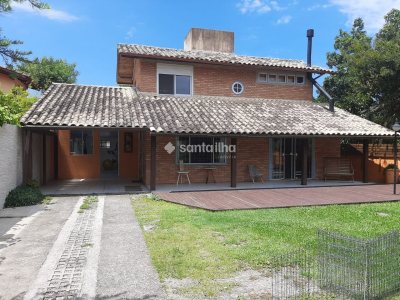 Casa à venda com 200m², 3 quartos, 2 suítes, 6 vagas no bairro Rio Tavares em Florianópolis - Foto 4
