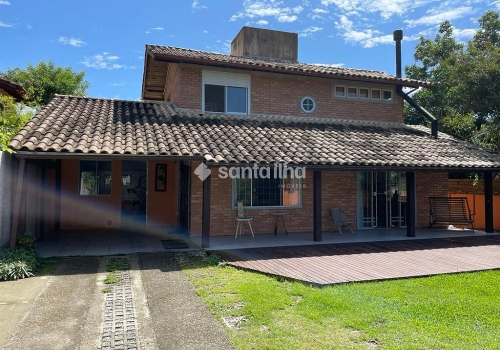 Casa à venda com 200m², 3 quartos, 2 suítes, 6 vagas no bairro Rio Tavares em Florianópolis - Foto 1